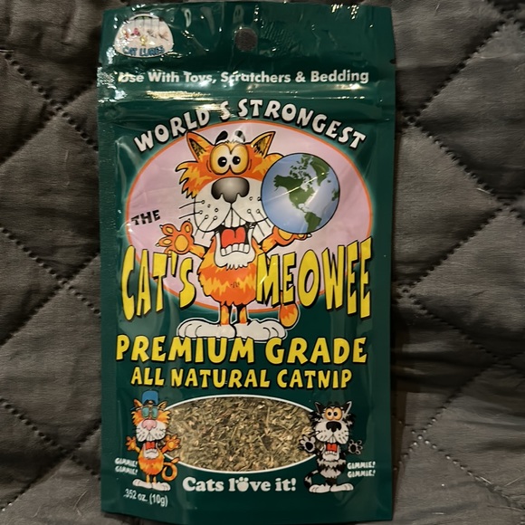 Giraffe print toy with faux fur has jingle bell inside - Picture 2 of 6